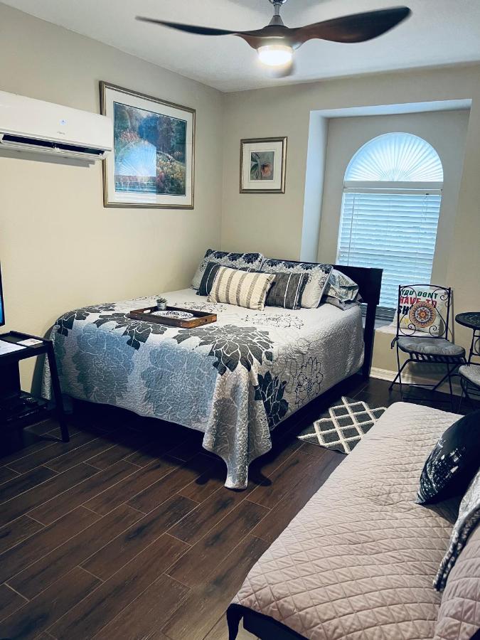 Ruskin Fl Private 2 Bdrm 1 Bath Suite Common Areas Shared With Host And Cat Εξωτερικό φωτογραφία